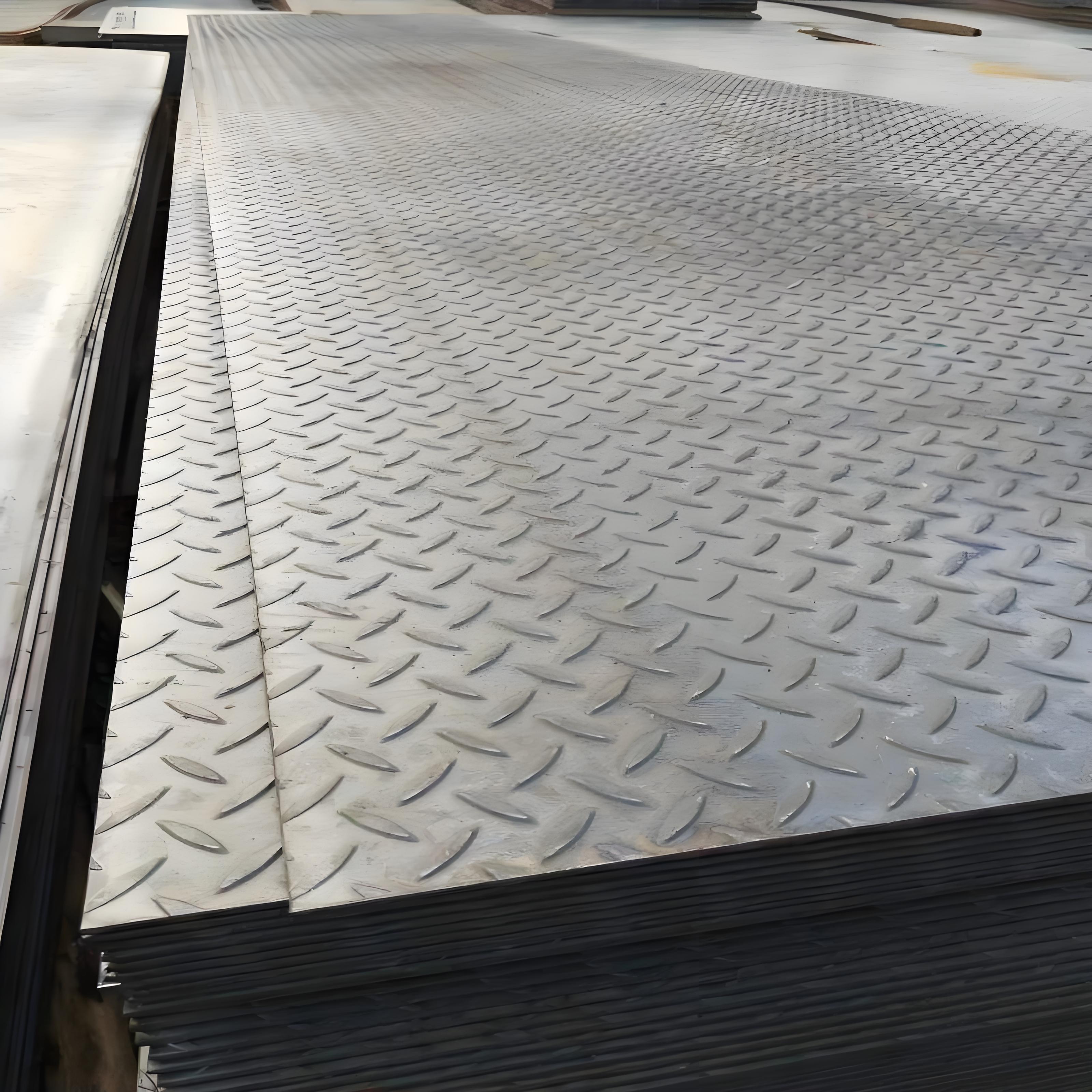 Manufacturer Anti-slip Stairs Hot Dip Galvanized Checker Steel Plate/sheet Made in China